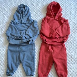 2 hooded sweatsuits